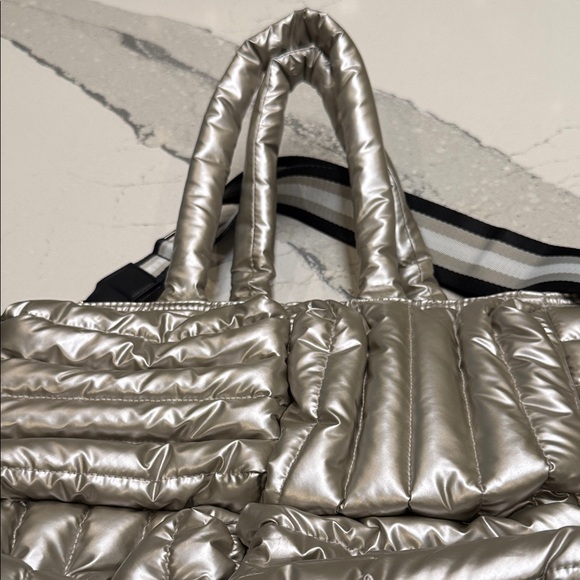 THINK ROYLN Metallic Silver Quilted Shoulder Bag Never Used - Picture 5 of 6